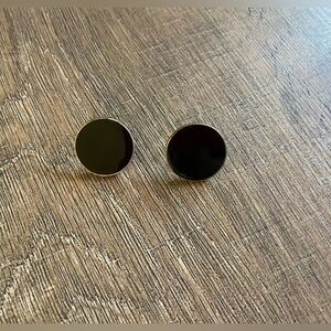 Vintage women’s black solid solid enamel and silver metal circle earrings